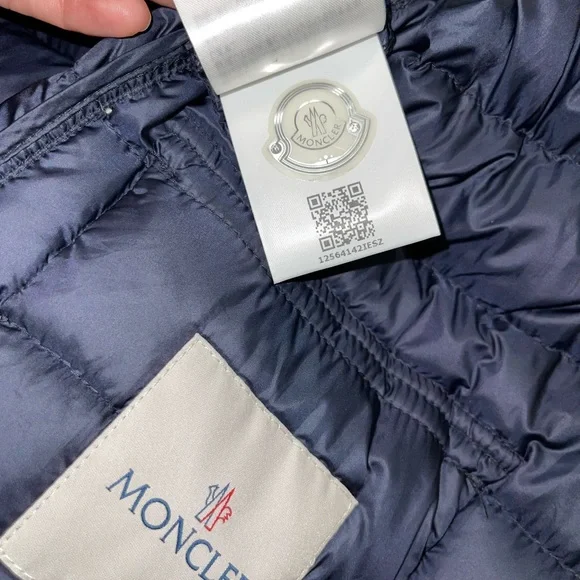 Navy Moncler jacket in perfect condition light weight and super comfortable - Picture 7 of 8